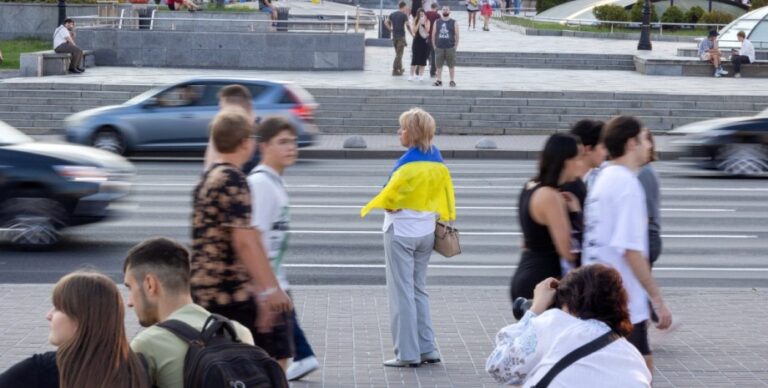 Опитування показує, що кількість українців, готових терпіти війну, стрімко зросла
