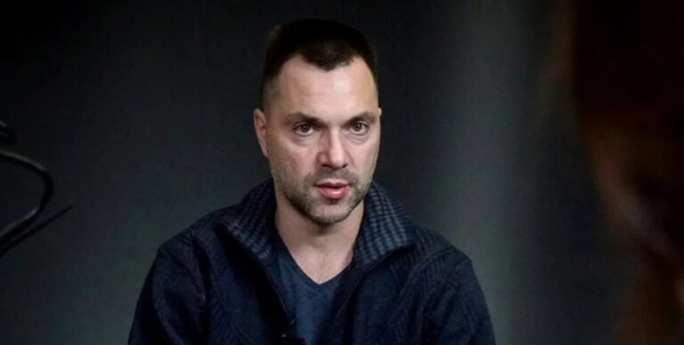 «Мільйони гинуть за архаїчну систему»: Арестович дав новий прогноз щодо майбутнього України