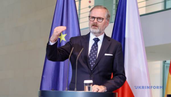 Чеська Республіка відмовилася від російського викопного палива - Фіала 22.07.2025 22:48 Укрінформ Чеська Республіка відмовилася від російського викопного палива, зокрема газу, і очікує задовольнити щонайменше чверть свого попиту на блакитне паливо через термінал у Штаде, Німеччина, у будівництві якого вона бере участь. Чеська Республіка втратила залежність від російського викопного палива - Фіала | INFBusiness