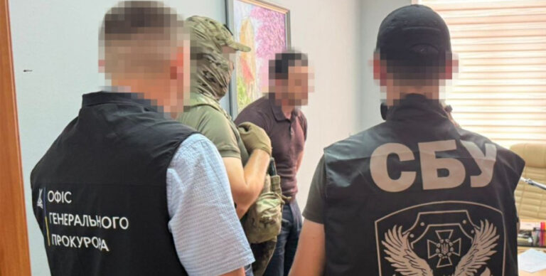 Підроблені сертифікати ОБСЄ продавали ухильникам від сплати податків: у Києві затримали високопосадовця Державної митної служби