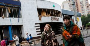 Російський напад на Київ — пограбування магазинів біля станції метро Лук'янівська | INFBusiness