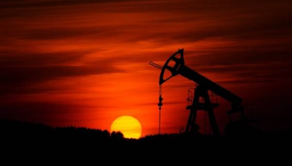 Ціни на нафту зростають на тлі оптимізму щодо торгівлі США та скорочення запасів у США. | INFBusiness
