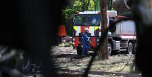 Рятувальника, який під час обстрілу відводив колег до укриття, зняли з посади: що сталося | INFBusiness