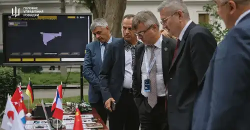 ГУР показало дипломатам докази наявності західних компонентів у російських безпілотниках | INFBusiness