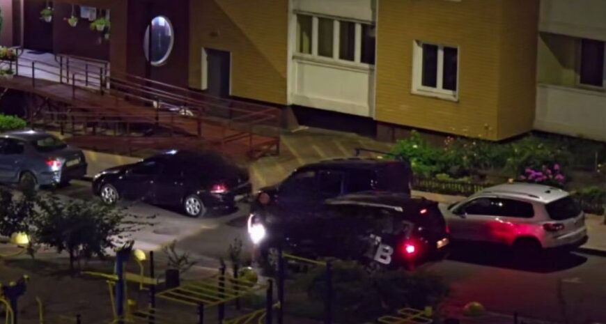 Невідомий відкрив вогонь посеред ночі в Києві, соцмережі (відео)