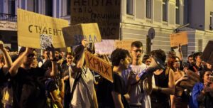 «Ліквідація» НАБУ та САП: кияни провели 5-й день протестів проти Закону №12414, серед них помітили Безуглу (фото) | INFBusiness