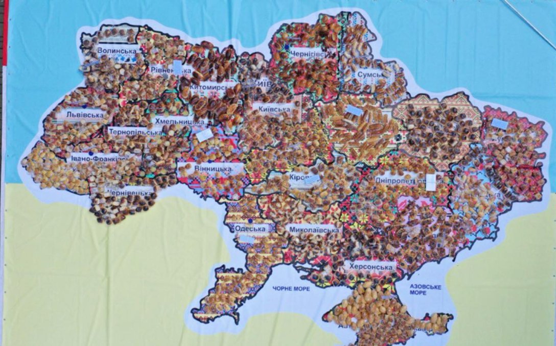 Пиріг Єдності - у Романові з 1500 пирогів зробили карту України | INFBusiness