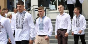 Випускники шкіл завершують навчання дистанційно та виїжджають за кордон – Освітній омбудсмен | INFBusiness