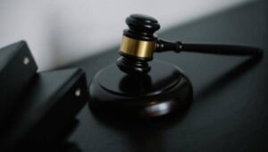У Білорусі брата засудженого журналіста Радіо Свобода засудили до трьох років позбавлення волі | INFBusiness
