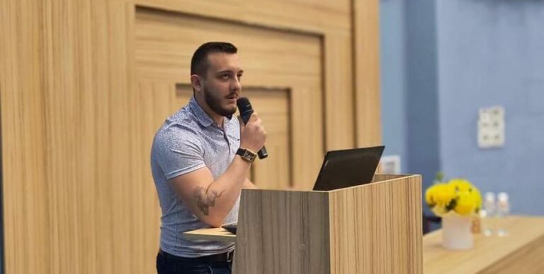 «Психолог лише на рецепції»: психотерапевта дитячої лікарні у Львові звинуватили у кібербулінгу (скріншоти)
