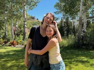 Мілла Йовович показала, як насолоджувалася останніми днями літа з родиною | INFBusiness