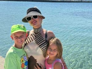 Катерина Бужинська показала, як провела незабутню відпустку в Греції з чоловіком та дітьми | INFBusiness
