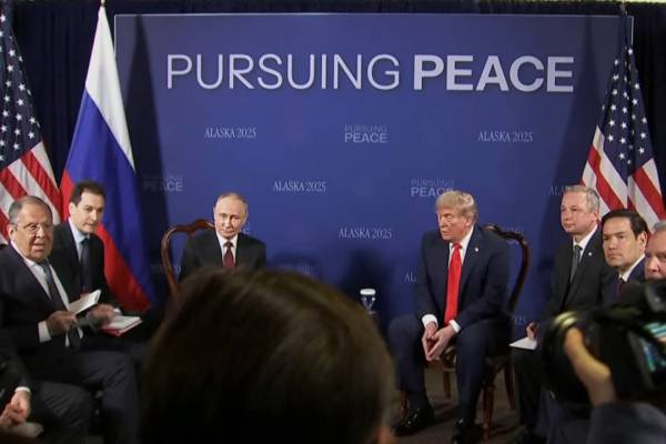 Трамп і Путін розпочали двосторонню зустріч | INFBusiness