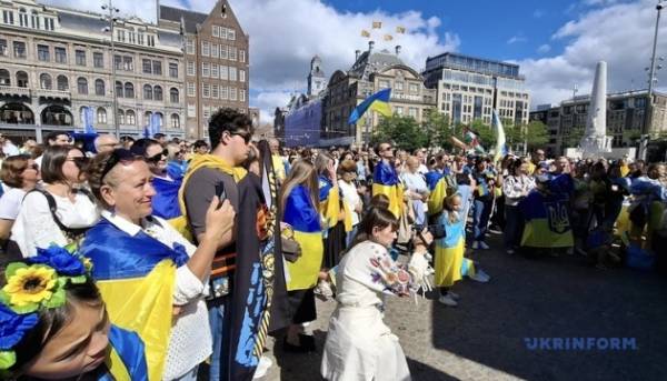 В Амстердамі відбувся мітинг з нагоди річниці Незалежності України | INFBusiness