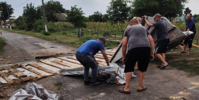 Масштабний шторм обрушився на Полтавську область: аварійні відключення електроенергії в регіоні (фото)