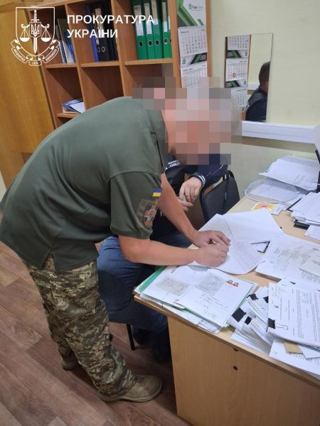 Лікар з Тернополя вимагав гроші у солдата Збройних сил України за безкоштовну операцію | INFBusiness