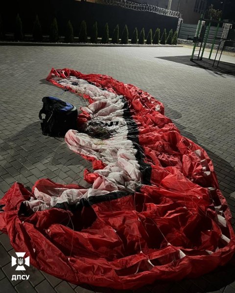 Українець намагався полетіти до Молдови на параплані: "пілота" затримали прикордонники (фото) | INFBusiness