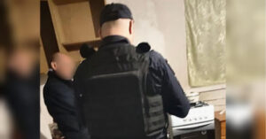 Жахлива трагедія на Київщині: 7-річний хлопчик застрелив дівчинку з батькової рушниці | INFBusiness