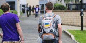 Дозвіл на виїзд за кордон 18-22: черги молодих чоловіків зібралися на контрольно-пропускних пунктах (відео) | INFBusiness