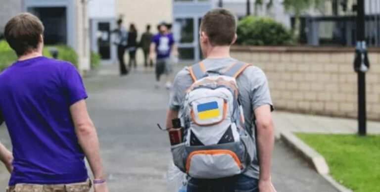 Дозвіл на виїзд за кордон 18-22: черги молодих чоловіків зібралися на контрольно-пропускних пунктах (відео)