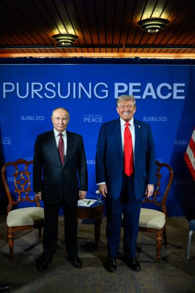 Трамп і Путін розпочали двосторонню зустріч | INFBusiness