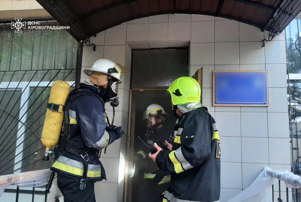 Двоє людей загинули під час пожежі у кропивницькому виші: що відомо про НП | INFBusiness