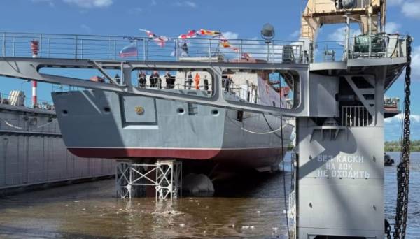 Росія спустила на воду фрегат “Адмірал Амелько” – носій гіперзвукових ракет “Циркон”.