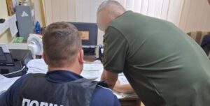 Лікар з Тернополя вимагав гроші у солдата Збройних сил України за безкоштовну операцію | INFBusiness