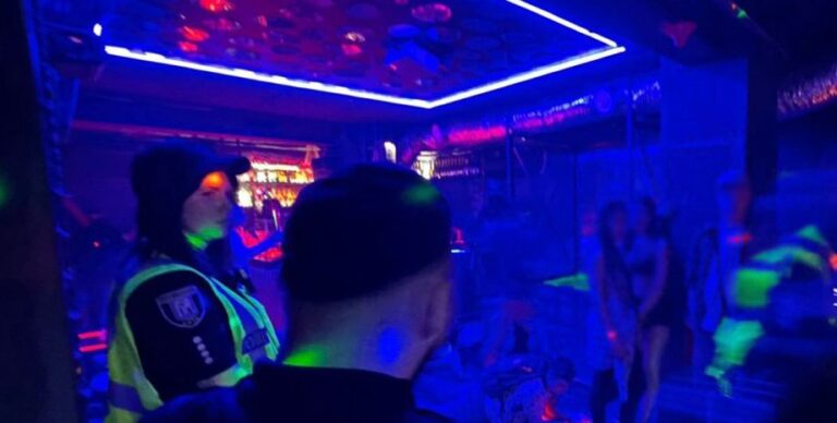Вечірка в День жалоби – поліція відвідала Темну кімнату