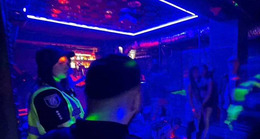 Вечірка в День жалоби – поліція відвідала Темну кімнату