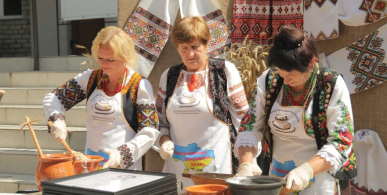 Красівський пиріг – рекорд України встановлено на Стрийщині – яка довжина цієї унікальної страви?