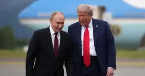 Переговори на Алясці - Путін приземлився в Анкориджі, його зустріли червоною доріжкою | INFBusiness