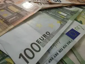 Як не витратити всі гроші одразу після зарплати: ось про що треба розповідати у школі | INFBusiness