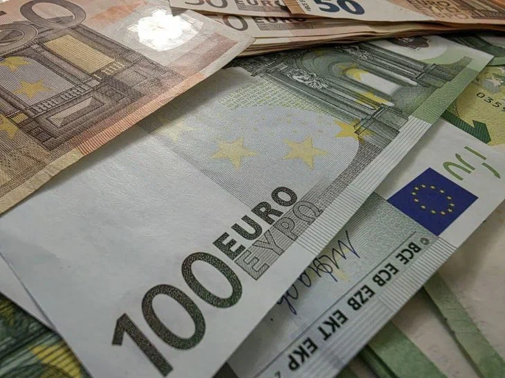 Як не витратити всі гроші одразу після зарплати: ось про що треба розповідати у школі
