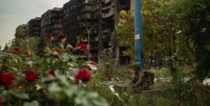 Битви за Покровськ — фотографії троянд у зруйнованому місті обурюють українців | INFBusiness
