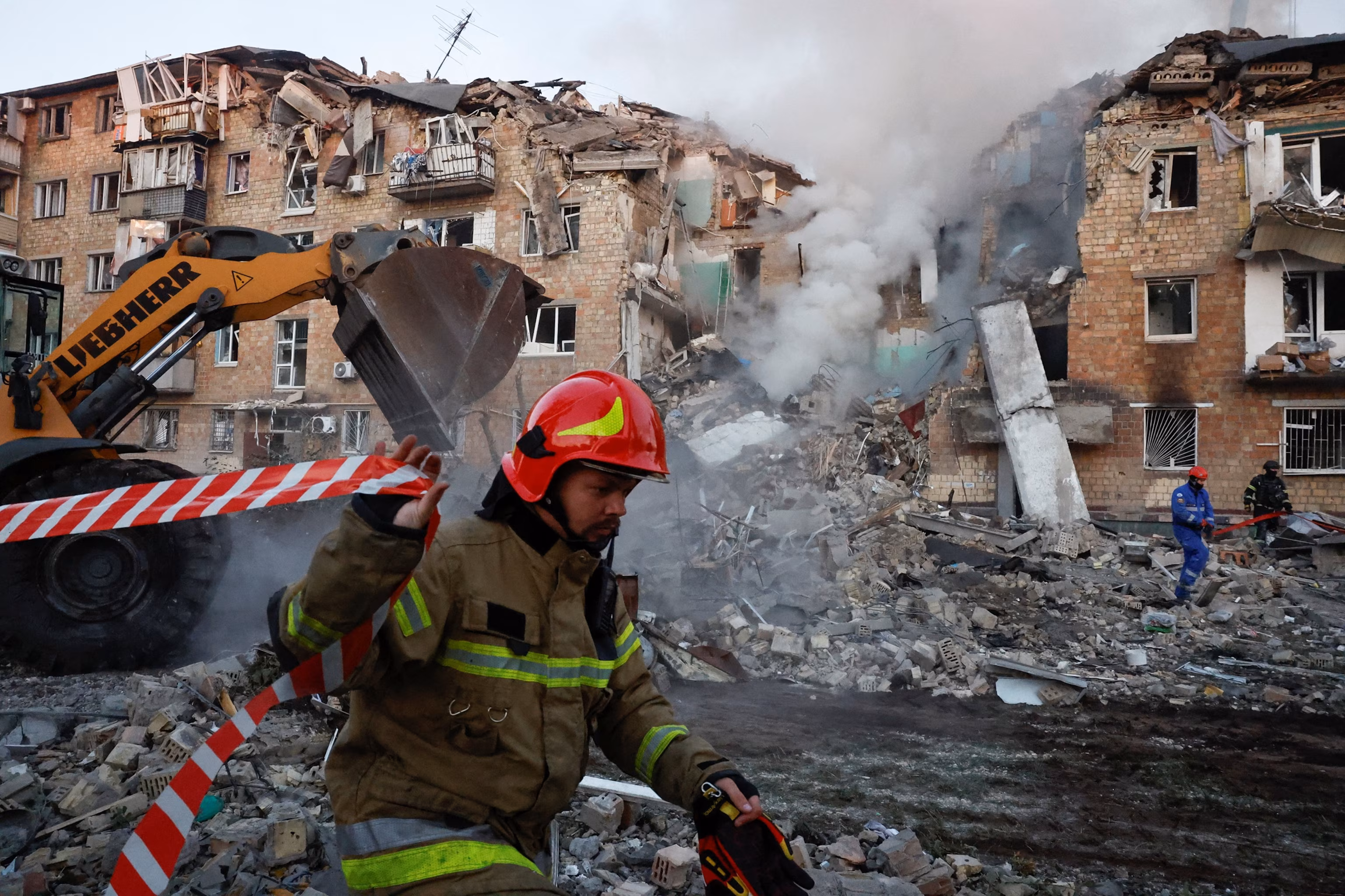 За словами чиновників, Київ постраждав від «масованої» російської ракетної атаки та атаки безпілотників, загинуло 22 людини | INFBusiness