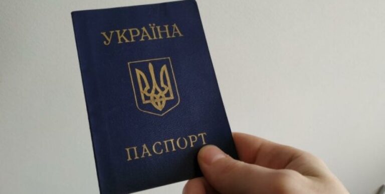 Без додаткових умов: Рада може дозволити чоловікам до 22 років виїхати з України