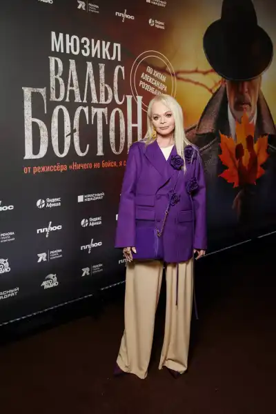 Алеся Кафельнікова, Лариса Доліна, Михайло Шуфутинський та інші на прем'єрі мюзиклу "Вальс-бостон" | INFBusiness