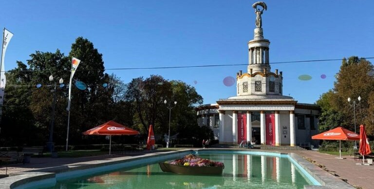На ВДНГ відновили басейн, який був покинутий понад 10 років (фото)