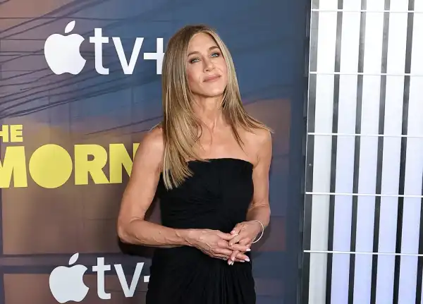 / Новини про зірок Бойфренд Дженніфер Еністон підтримав її на червоній доріжці | INFBusiness