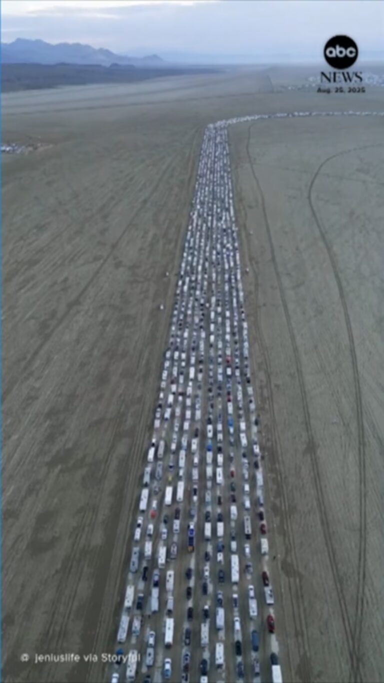 Відео Величезна черга на потрапі на фестиваль Burning Man
