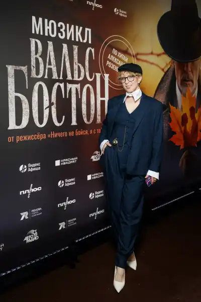 Алеся Кафельнікова, Лариса Доліна, Михайло Шуфутинський та інші на прем'єрі мюзиклу "Вальс-бостон" | INFBusiness