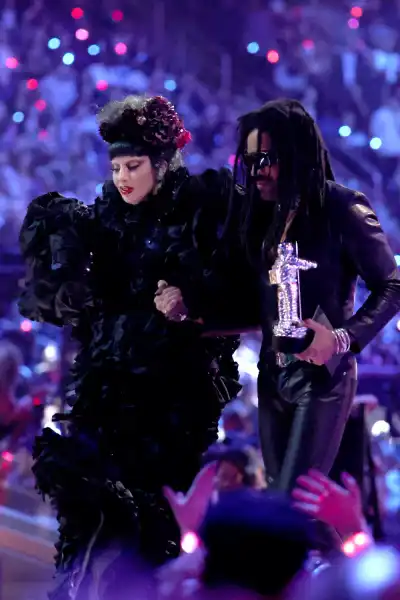Чому Леді Гага залишила церемонію MTV VMA одразу після вручення нагороди | INFBusiness