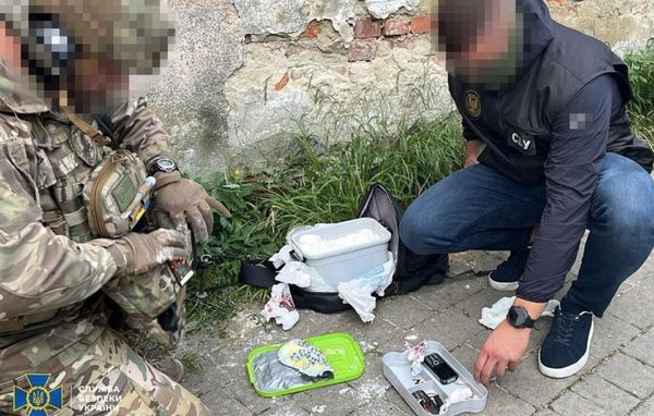 Вибуховий пристрій під машиною захисника: українські підлітки готували теракт у центрі Львова | INFBusiness