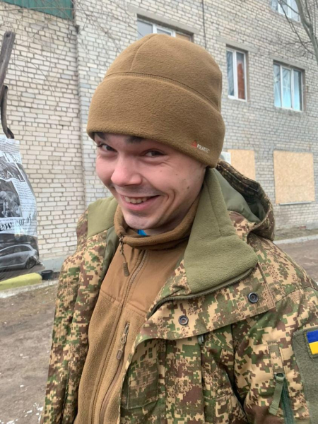 У нього була одна відповідь: «Мої брати там. Ми повинні стояти до смерті»: історія 22-річного захисника, який віддав своє життя за Україну | INFBusiness