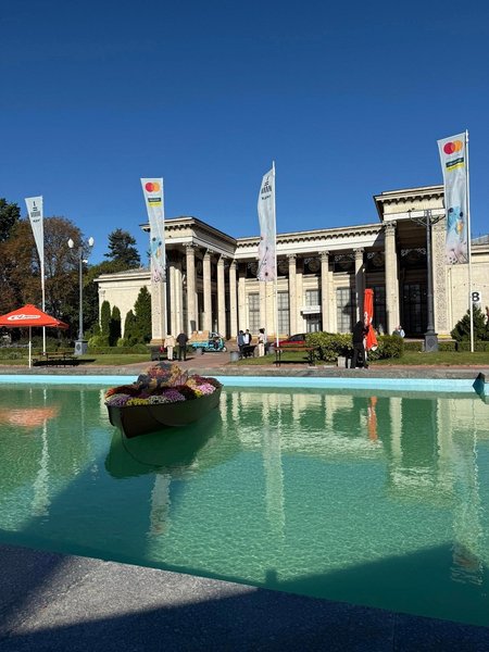 На ВДНГ відновили басейн, який був покинутий понад 10 років (фото) | INFBusiness