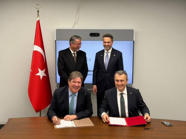 Туреччина підписала 20-річну угоду про постачання скрапленого природного газу зі Сполучених Штатів 24.09.2025 11:37 Укрінформ Турецька державна енергетична компанія BOTAŞ та провідна світова незалежна енергетична та сировинна група Mercuria домовилися про 20-річні постачання скрапленого природного газу (ЗПГ) до Туреччини. Туреччина підписала 20-річну угоду про постачання скрапленого газу зі США | INFBusiness