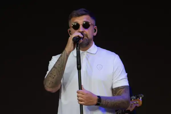 Павло Дерев'янко, Сергій Бурунов, Баста та інші на закритті театрального фестивалю у Москві | INFBusiness
