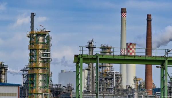 Німеччина знову продовжила управління Rosneft Deutschland