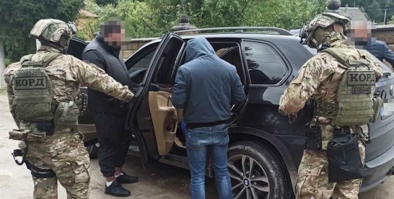 Невідомі викрали військового в Одеській області – йому показали водійські права – відео